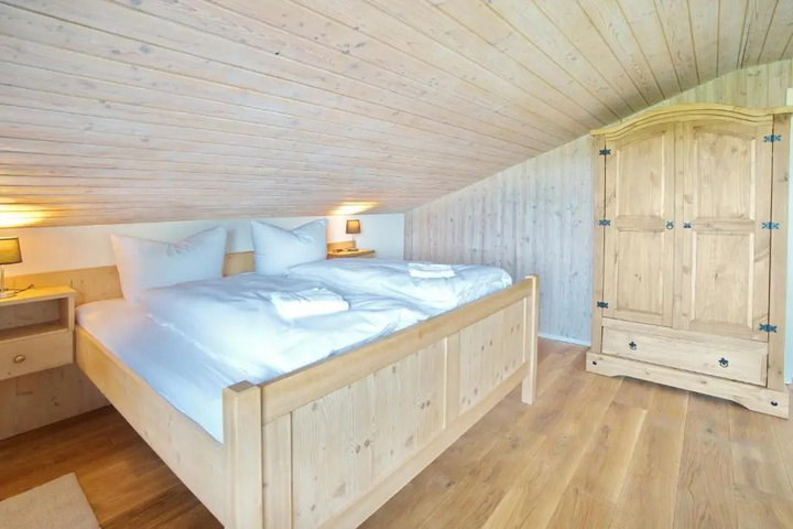Room 3 of 3