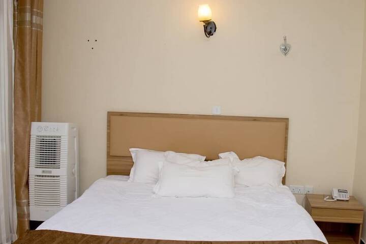 Room 4 of 25