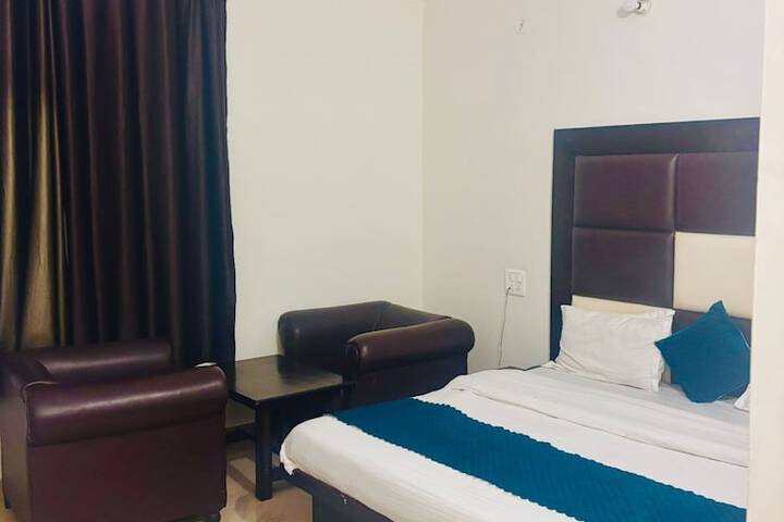 Room 9 of 32