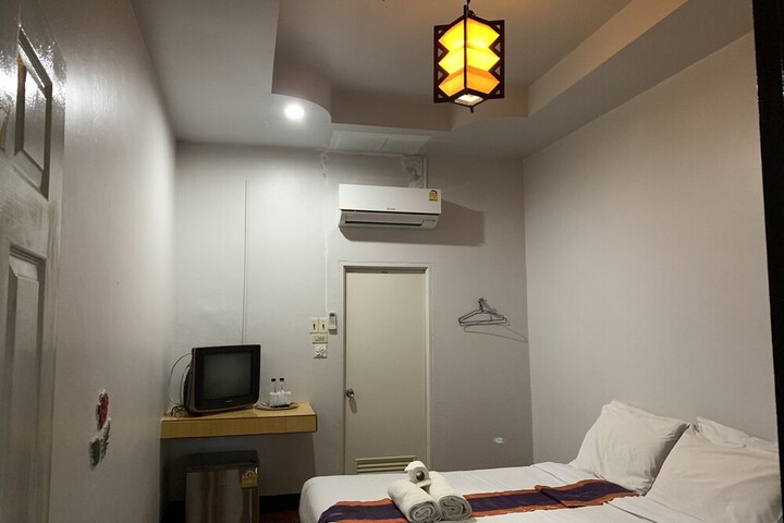 Room 28 of 79