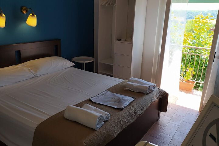Room 10 of 44