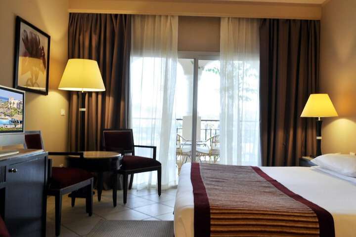 Room 44 of 107