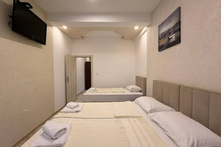 Room 34 of 83