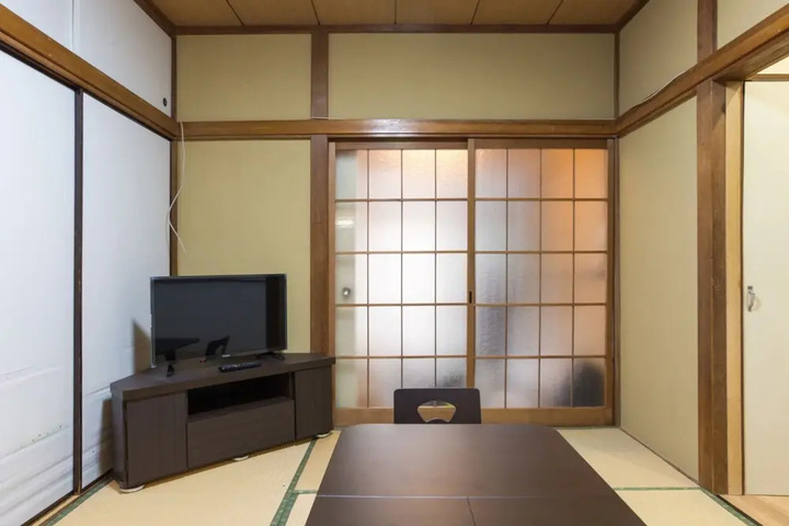 Room 4 of 15