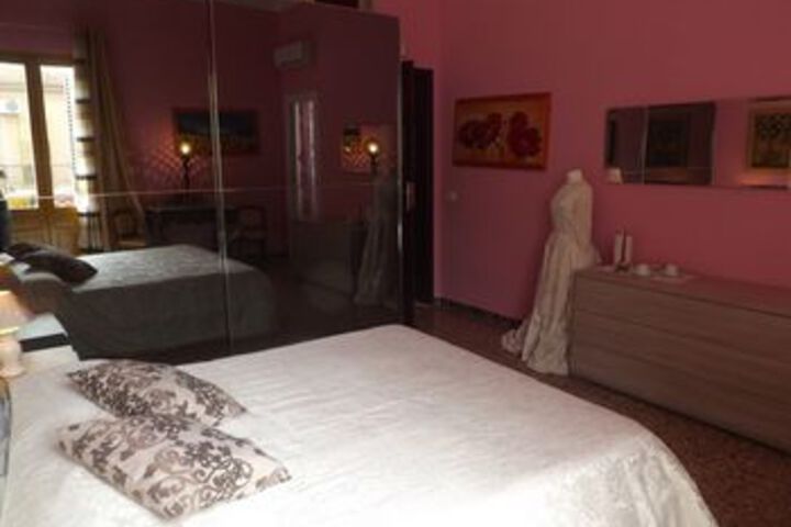 Room 52 of 69