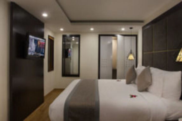 Room 16 of 33