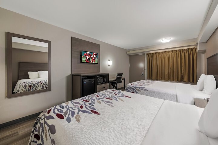 Deluxe 2 Queen Beds (4 of 7)