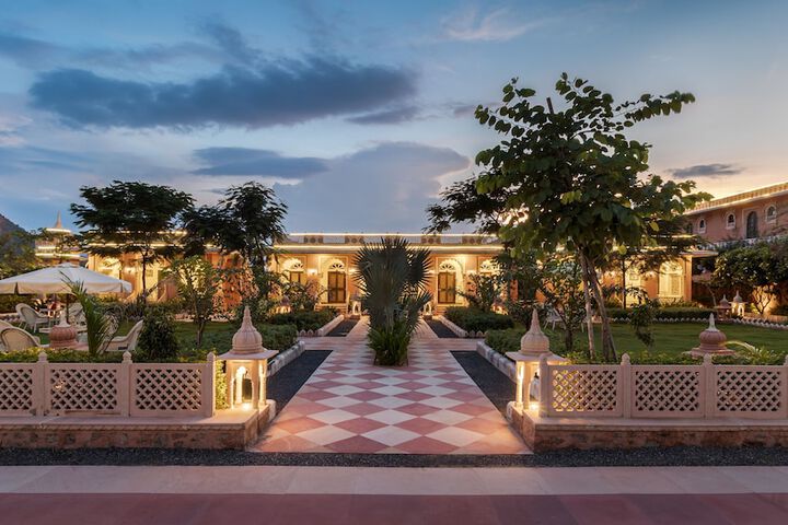 Hotel Exterior 35 of 41