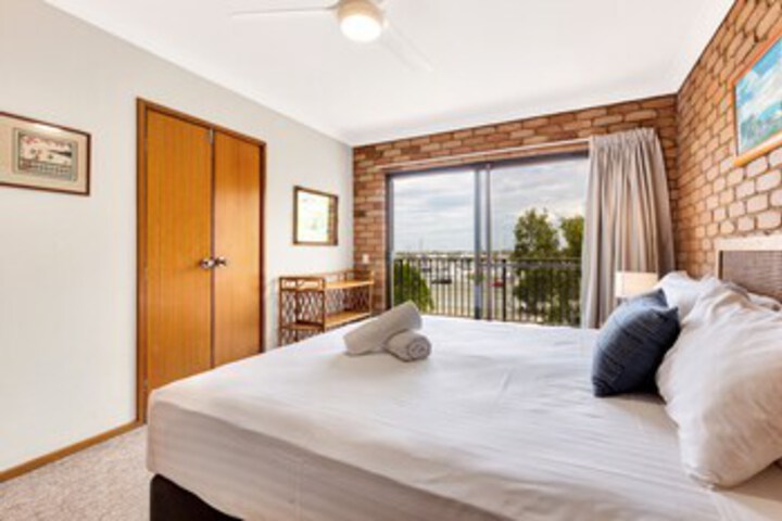 Room 28 of 129