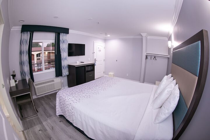 1 King Bed (7 of 12)