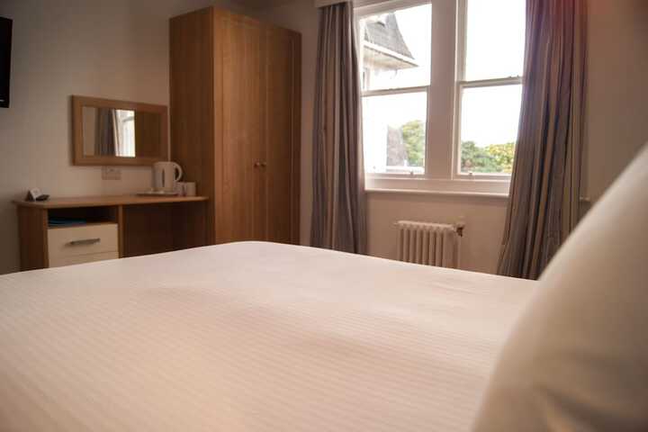 Room 17 of 128