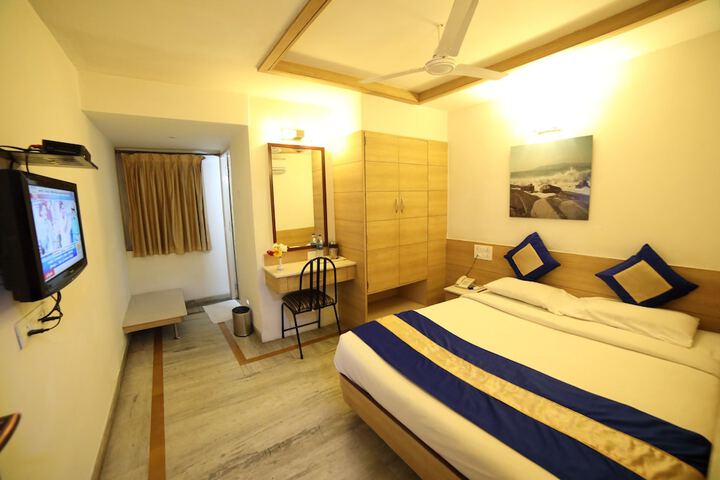 Room 8 of 29
