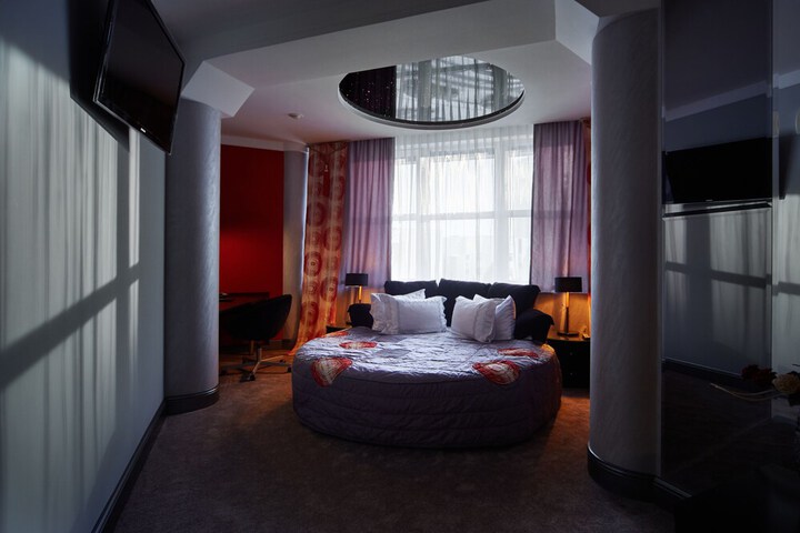 Room 8 of 73
