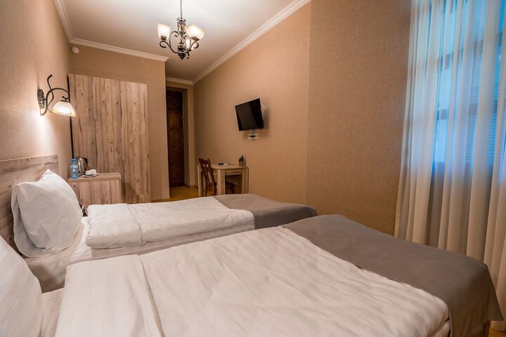 Room 12 of 86