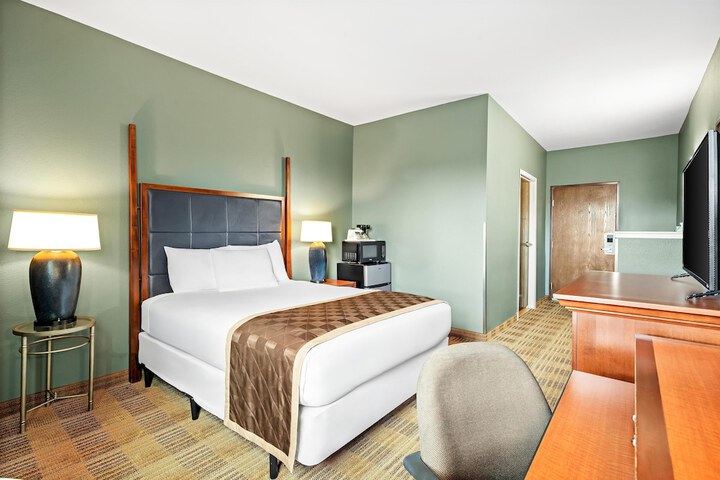 Room 8 of 32
