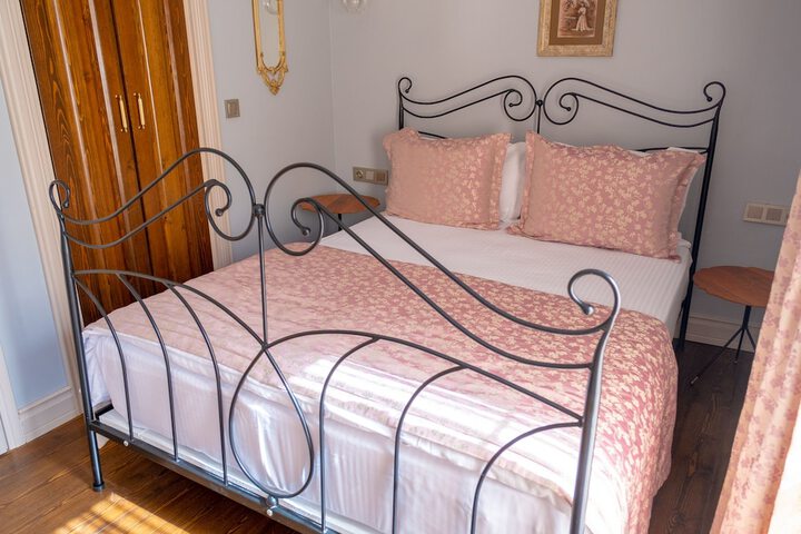 Room 16 of 82