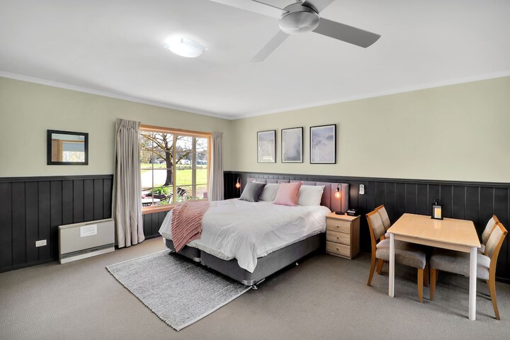 Room 6 of 48
