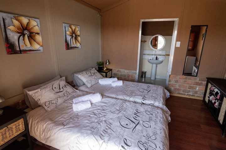 Room 6 of 17