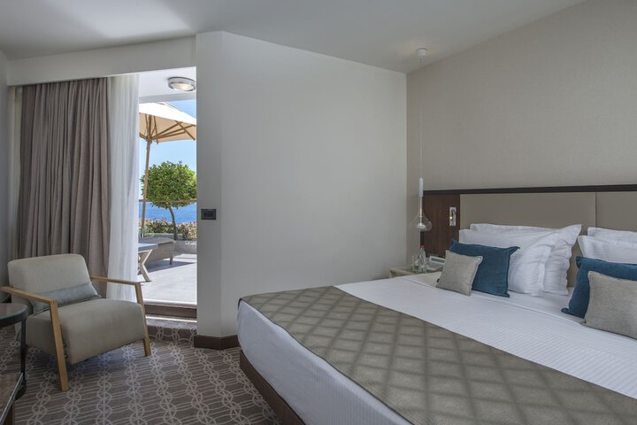 Room 47 of 100
