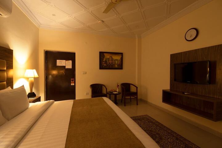 Room 13 of 35