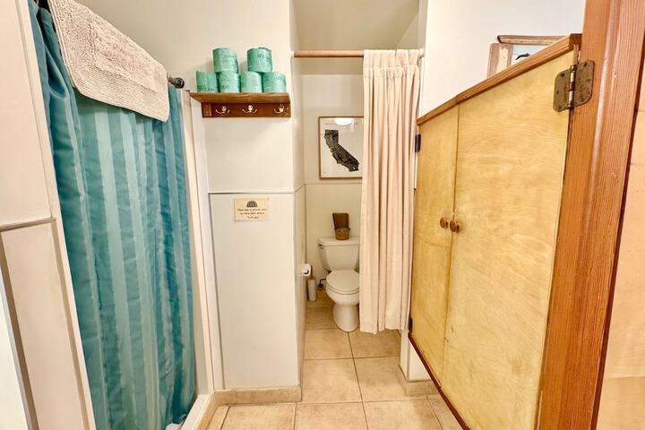 Room 32 of 38