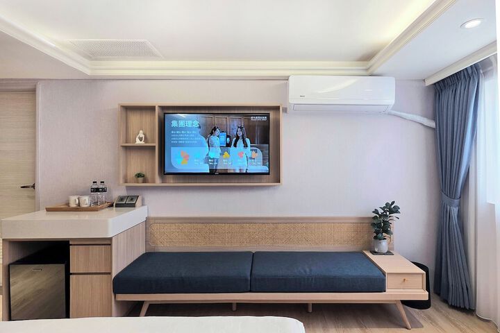 Room 12 of 33