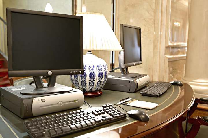 Business Center 27 of 28