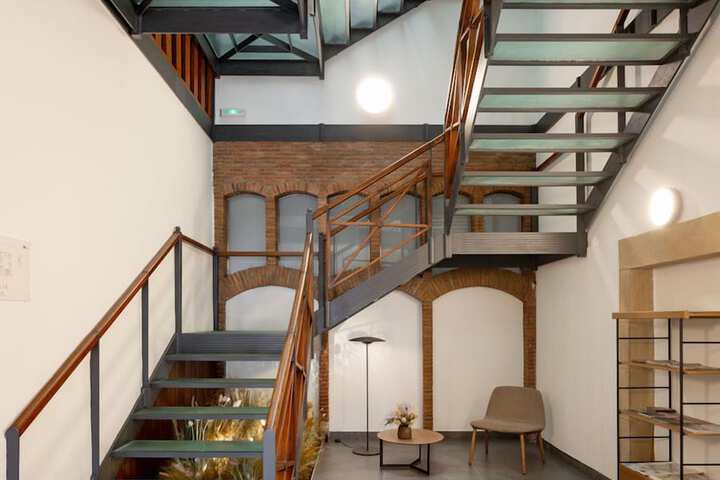Lobby lounge