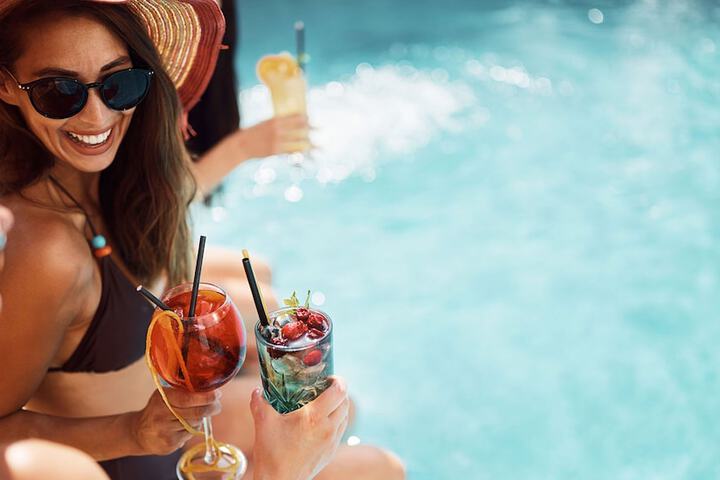 Poolside bar