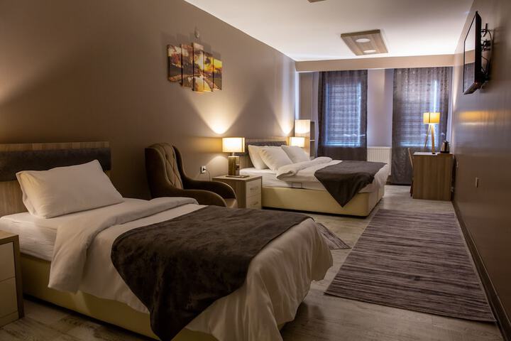 Room 7 of 24