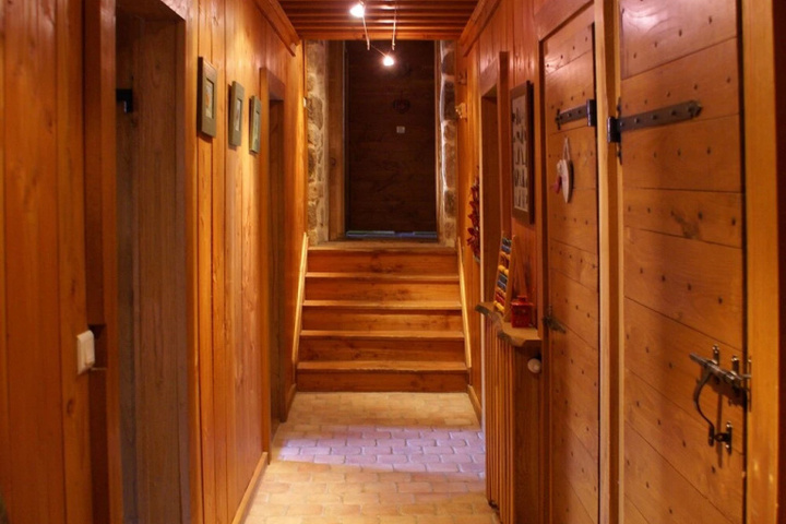Room 6 of 15