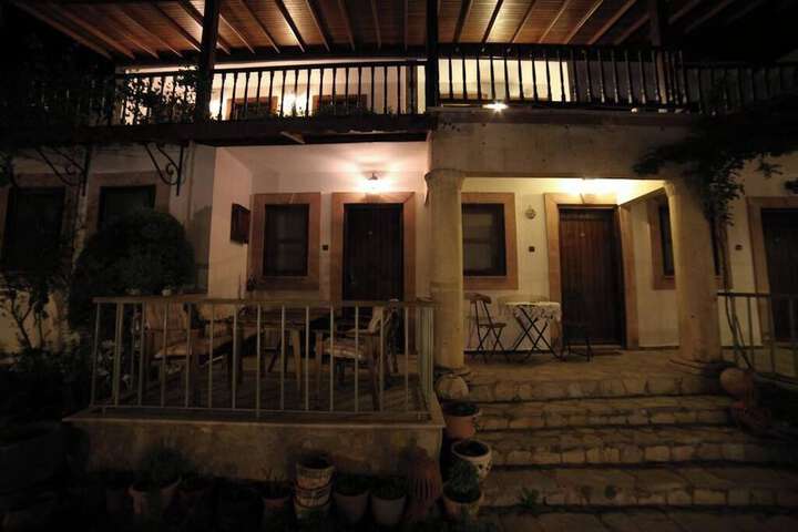 Hotel Exterior 92 of 113