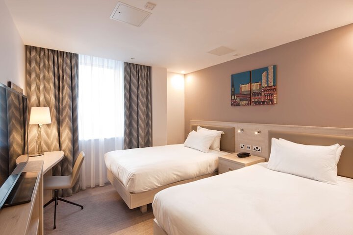 Room 11 of 38
