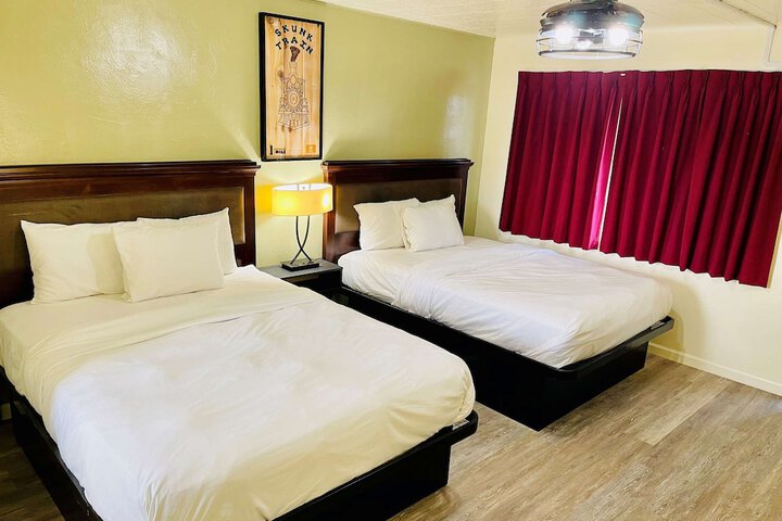 2 Queen Beds (5 of 14)