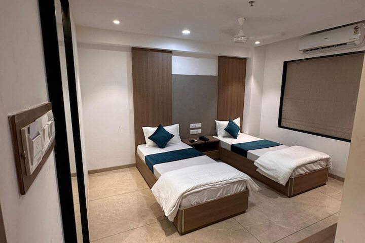 Room 3 of 6