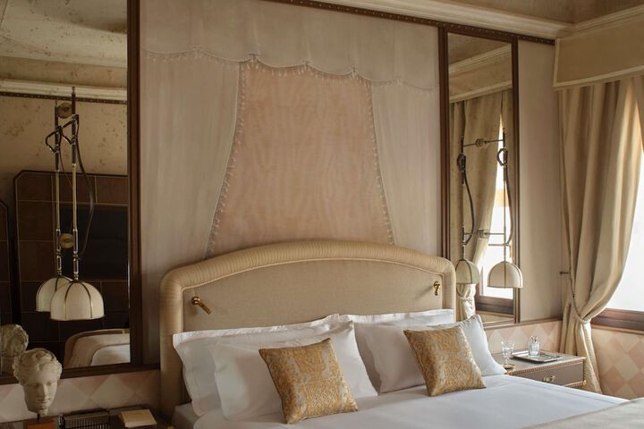 Room 44 of 82