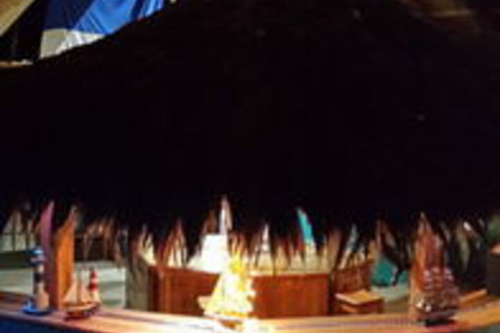 Lounge 22 of 38