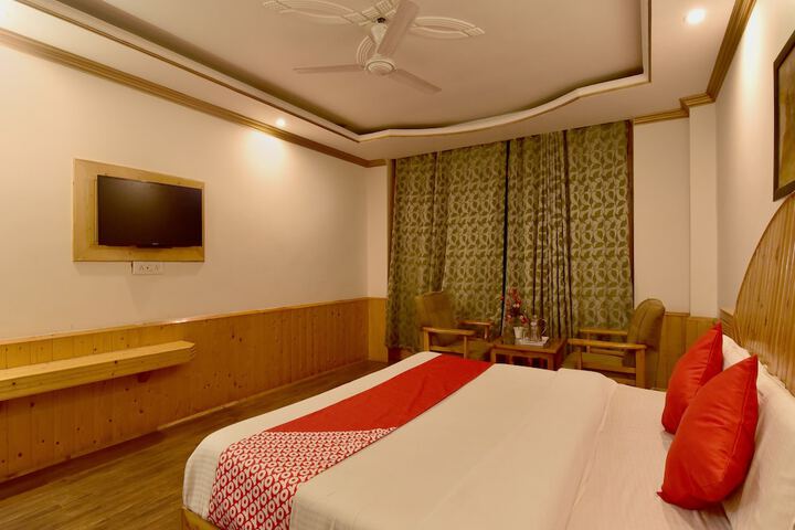 Room 10 of 16