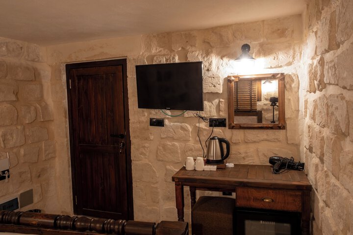 Room 5 of 63