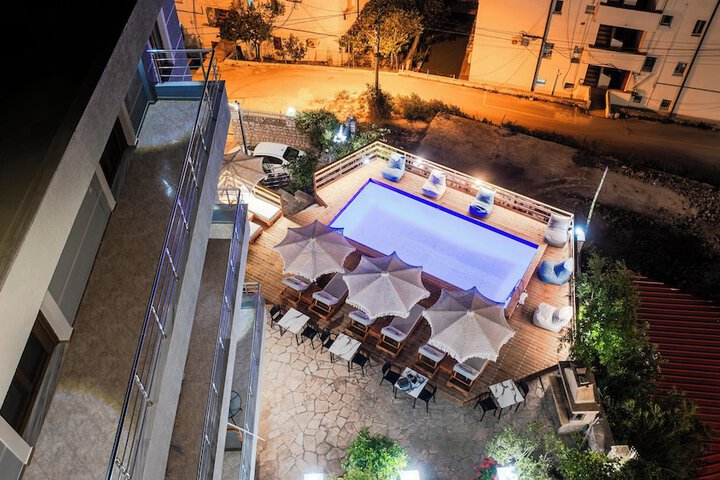 Pool 189 of 245