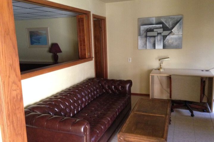 Room 11 of 19