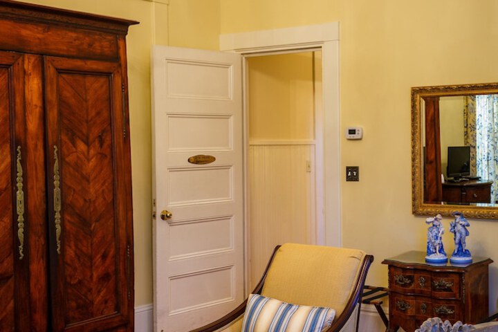 Room 16 of 158