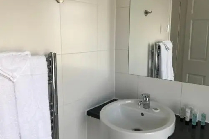 Room 8 of 12