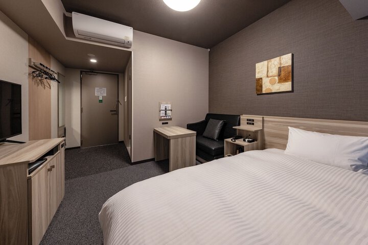 Room 7 of 28