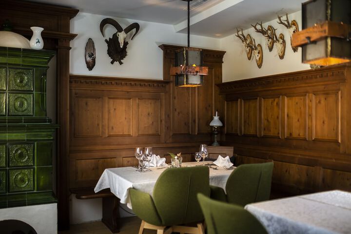 Dining 84 of 100