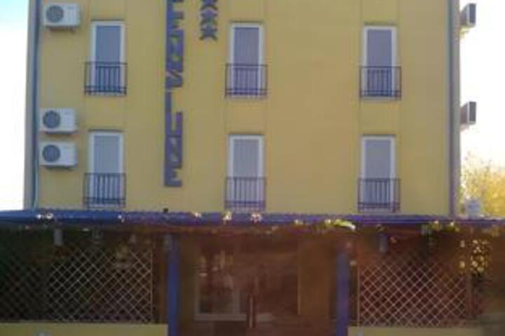 Hotel 4 of 10