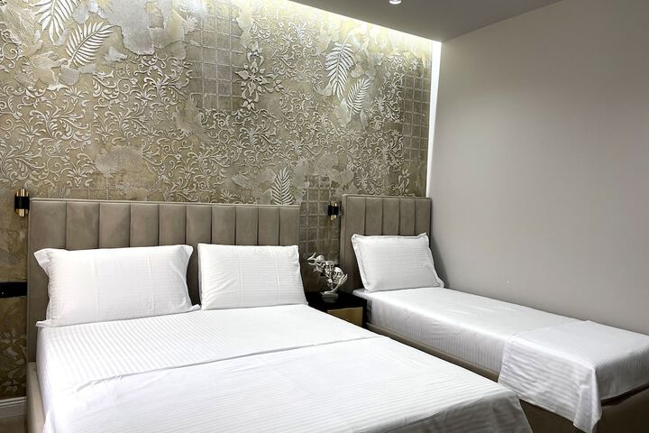 Room 32 of 121