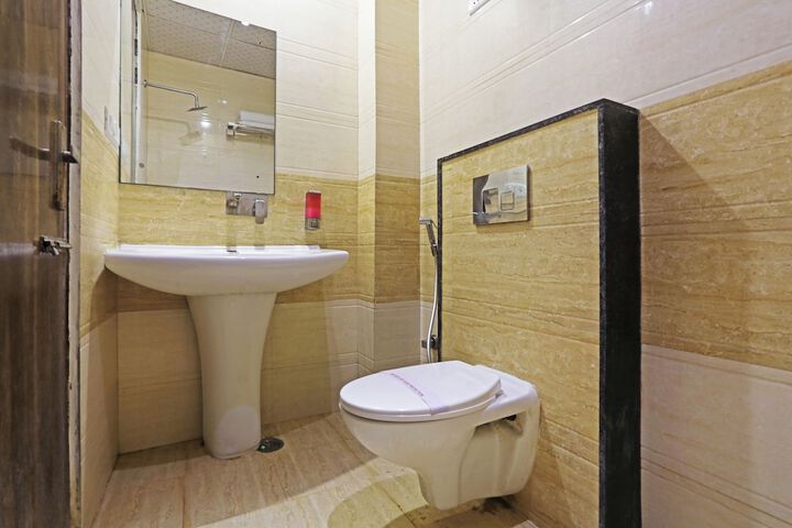 Room 12 of 16