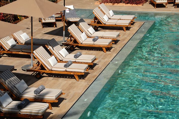Hotel with Pool