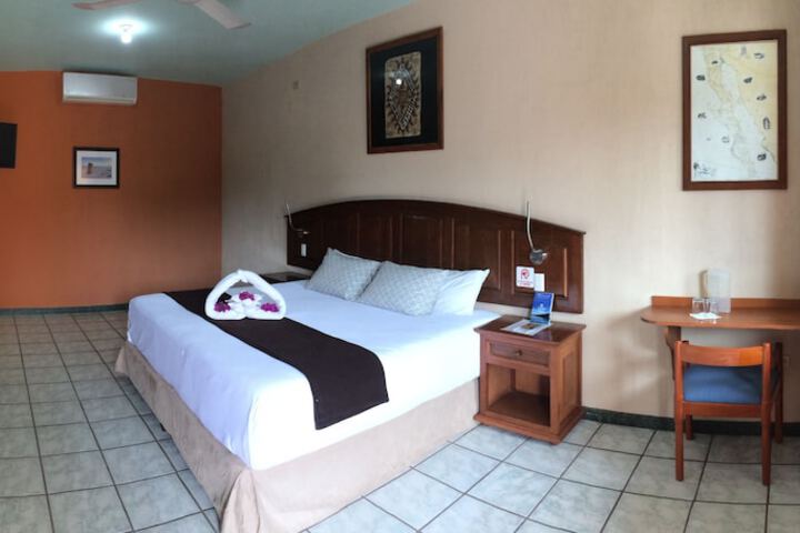 Room 8 of 33